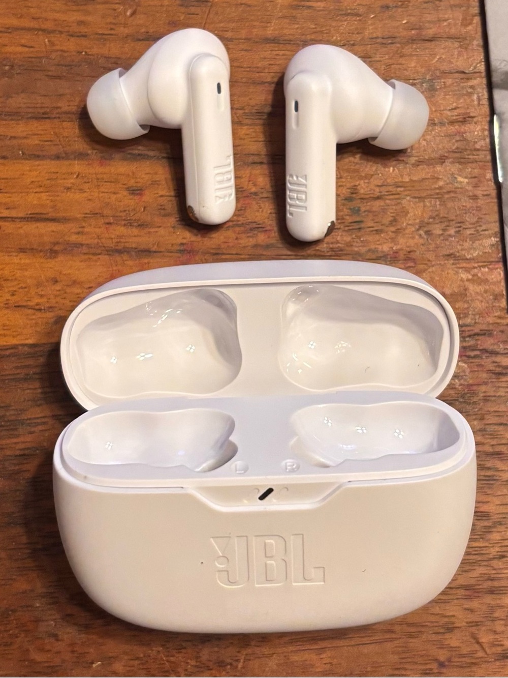 JBL VIBE BEAM 2 True Wireless Earbuds in White with Orange USB-C Cable - Picture 2 of 8